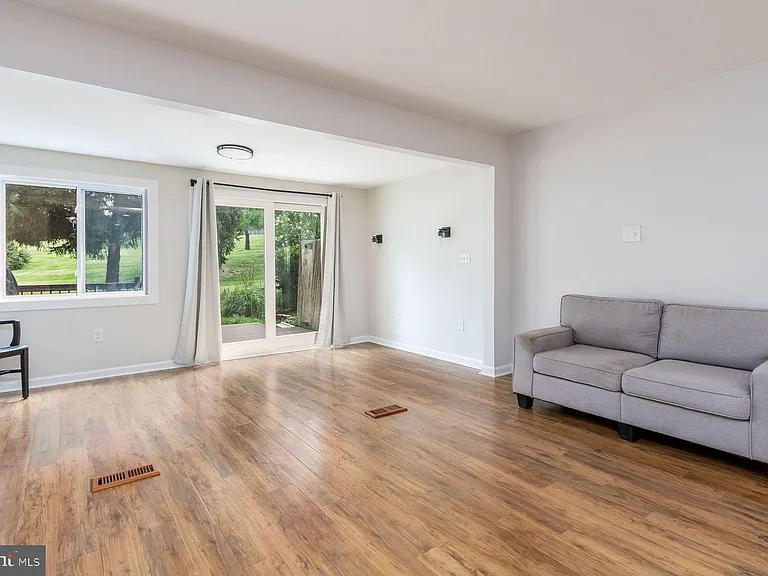 7 Belaire Way — Photo 15