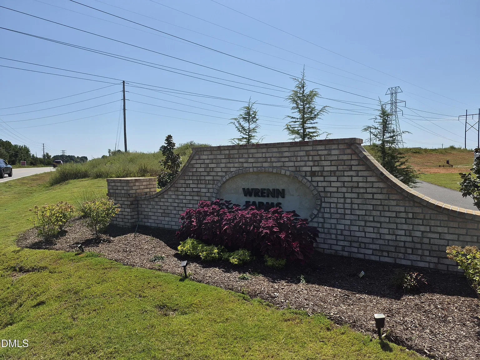 3 bed, 2.5 bath, 1628 sqft, $1,999 — Photo 2