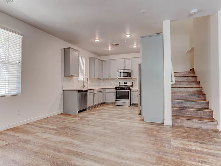 2049 Rockburne St — Photo 3