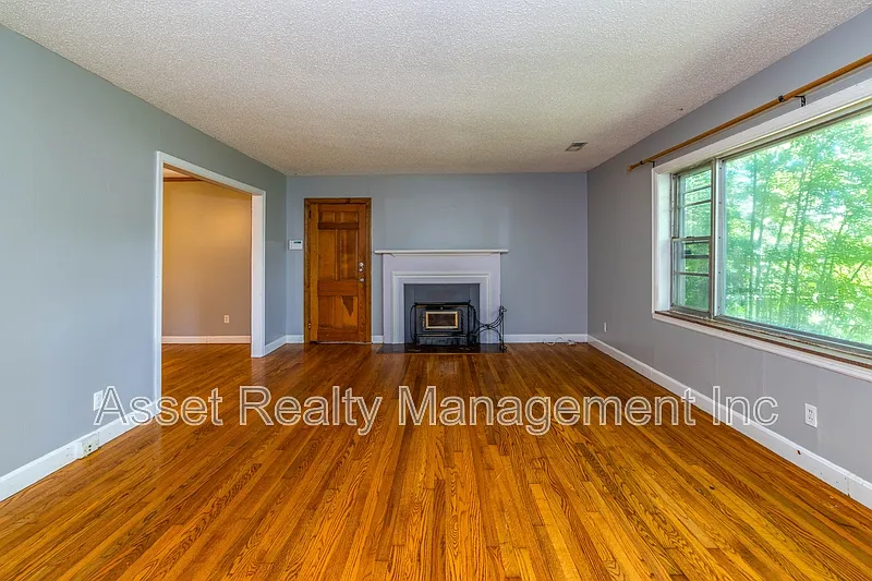 2 bed, 1.0 bath, 1500 sqft, $1,695 — Photo 3