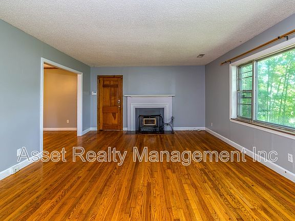 3rd image of 102 Eastwood Dr #1