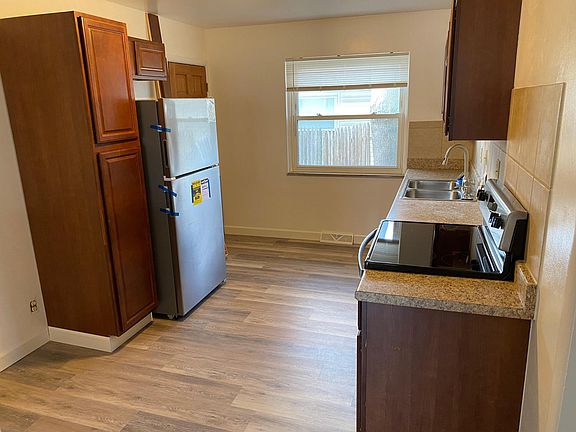 3rd image of 270 Highfield Dr