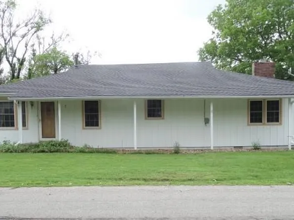 2 S West St, Butler, MO 64730