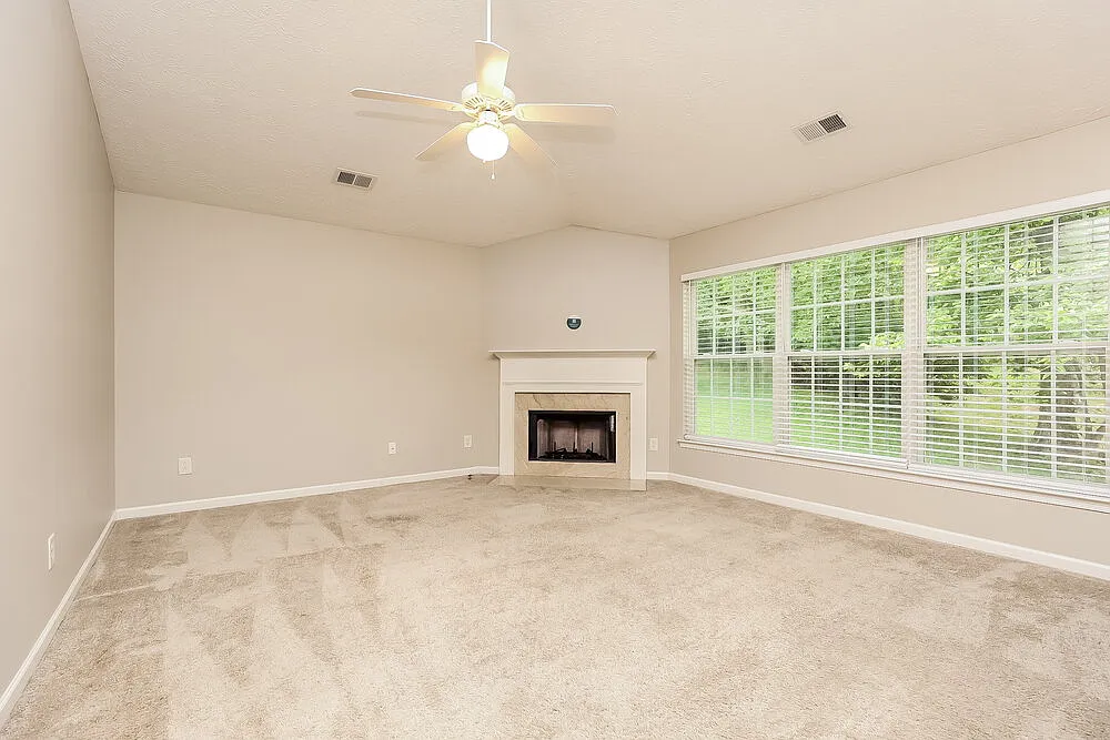 3 bed, 2.0 bath, 2022 sqft, $2,880 — Photo 4