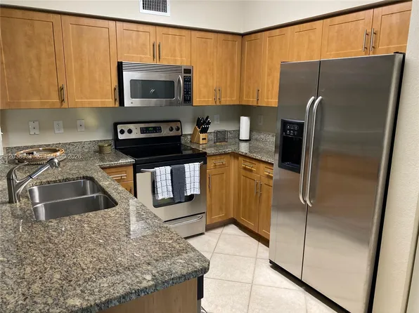 6400 Emerald Dunes Dr APT 303, West Palm Beach, FL 33411
