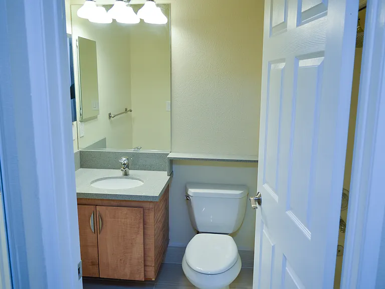 1726 Winona Blvd #105 — Photo 25