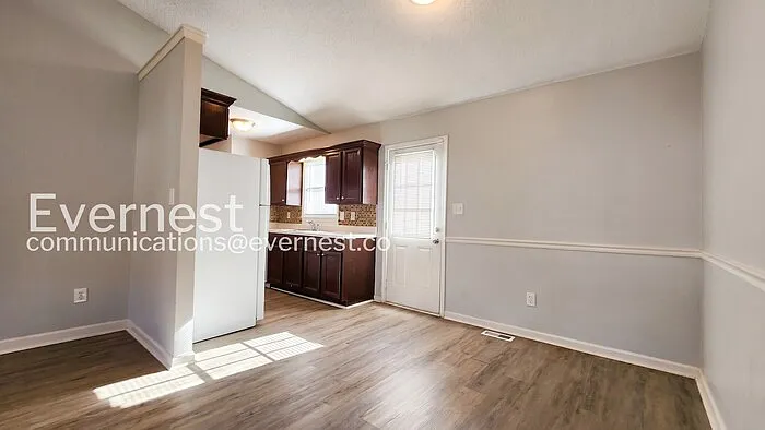 345 Bomar Ln — Photo 7