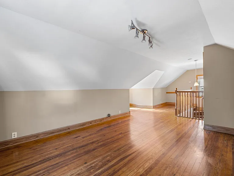 2438 Brookdale Ave — Photo 18