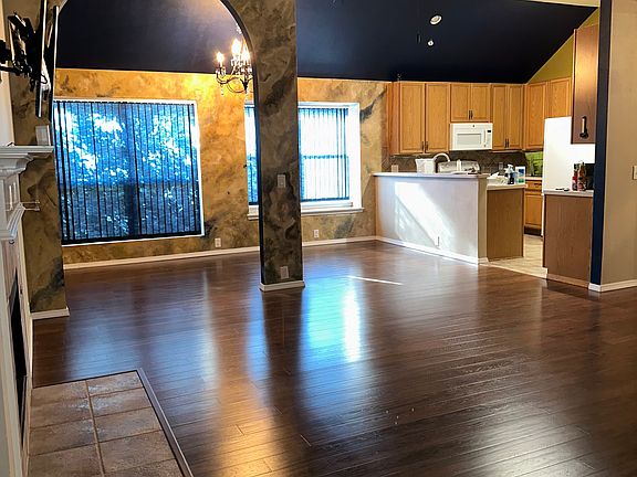 Living and dining area - high ceilings / open concept