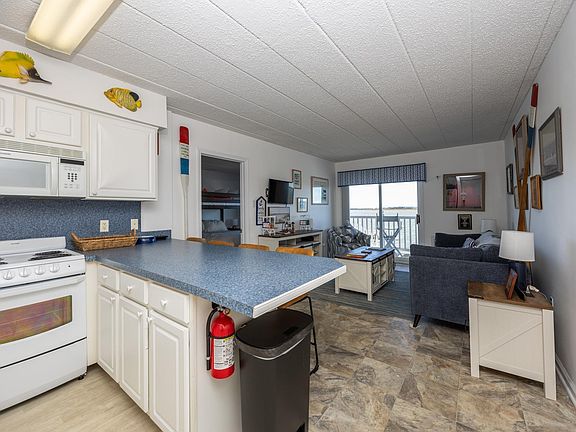 2nd image of 200 Bay Ave Suite 301