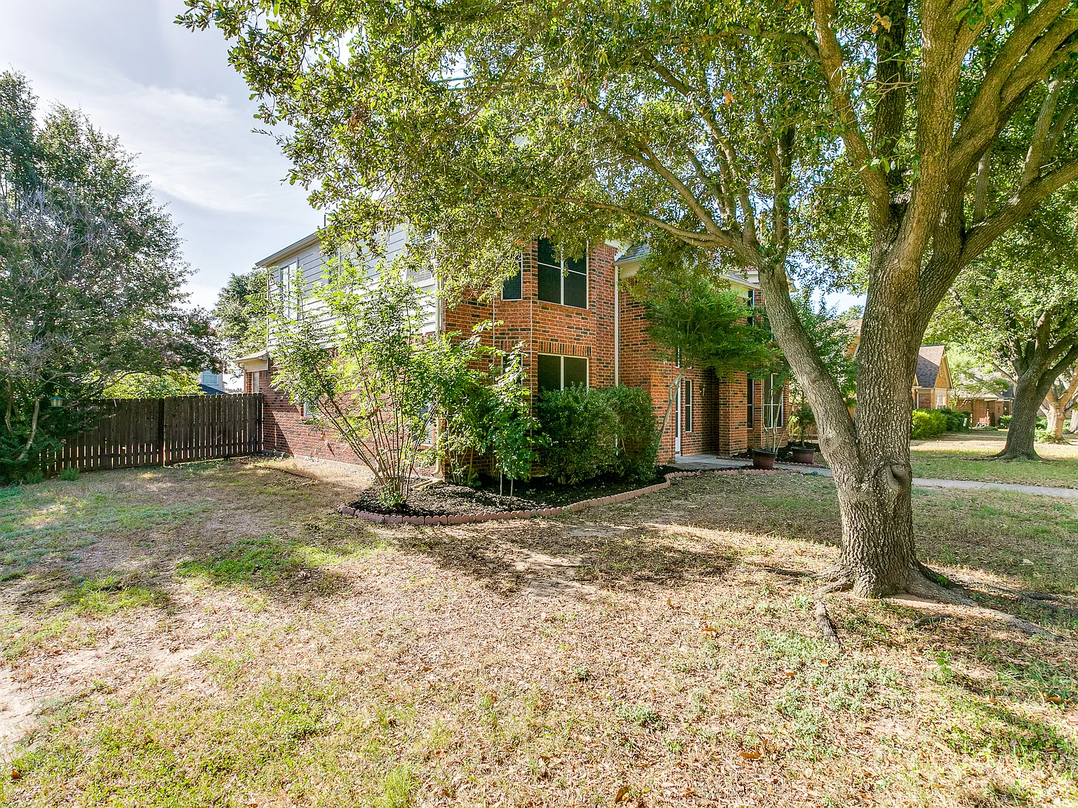 4 bed, 2811 sqft, $2,900 — Photo 2