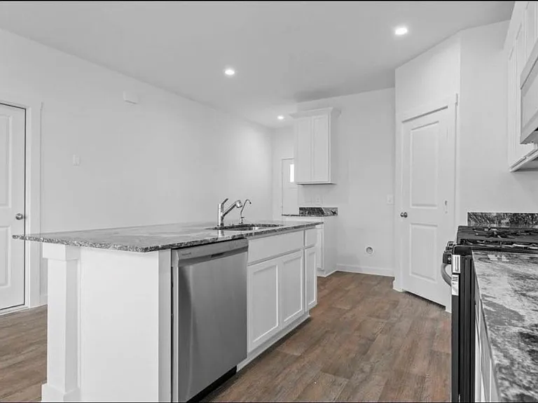 8051 Marchese Dr — Photo 21