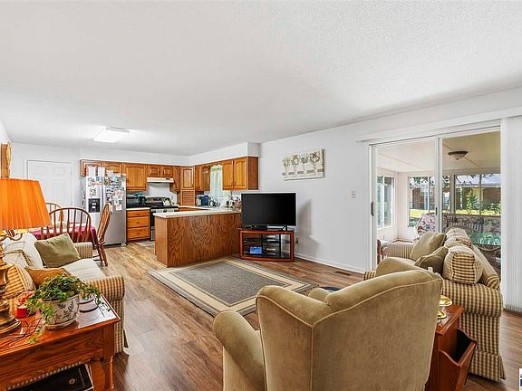 3rd image of 4567 S Maplewood St