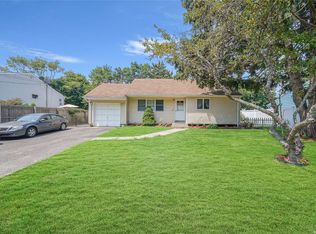 68 Hospital Rd, East Patchogue, NY 11772