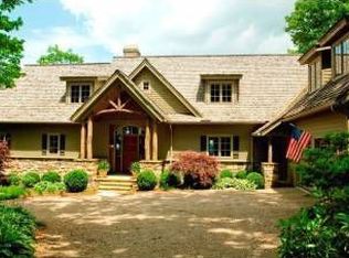 392 E Ridge Rd, Cashiers, NC 28717