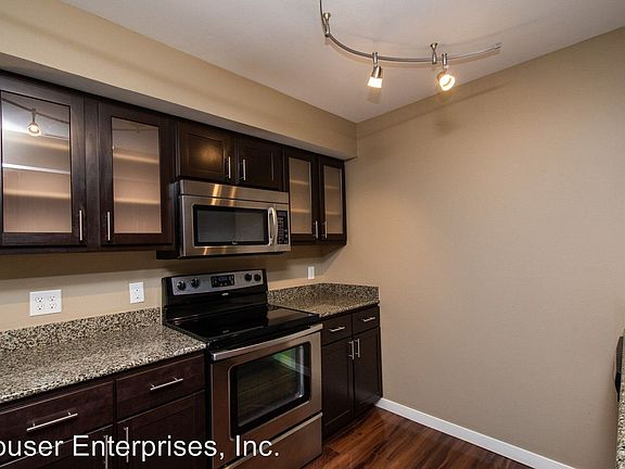 2nd image of 1000 Oakcrest St APT 201