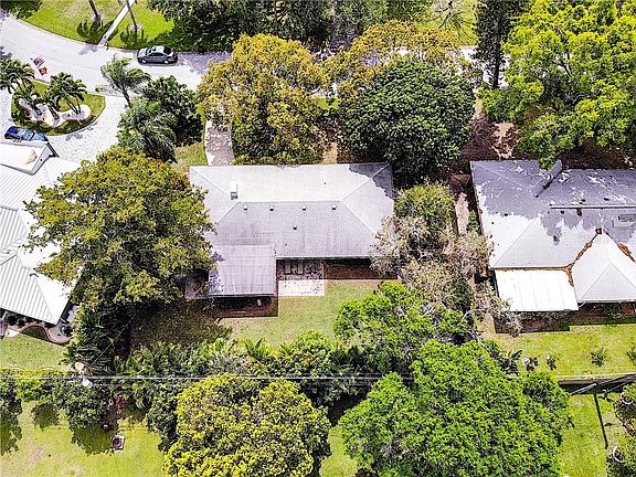 3rd image of 2631 Bougainvillea St