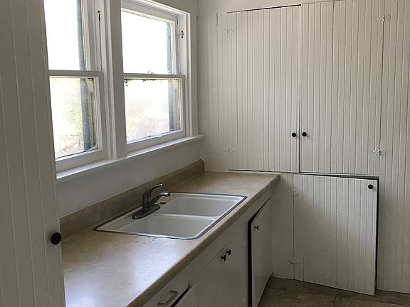 3rd image of 931 S Grand Ave #Duplex