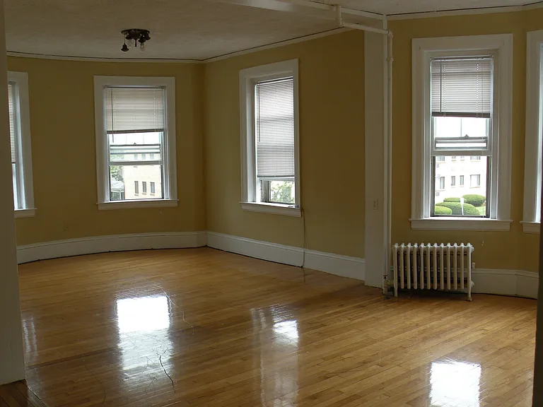82 Elm St #5 — Photo 1