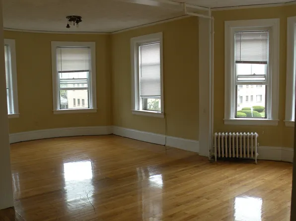 82 Elm St, Worcester, MA