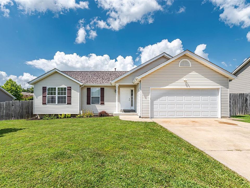 1st image of 905 Hawks Circle Dr