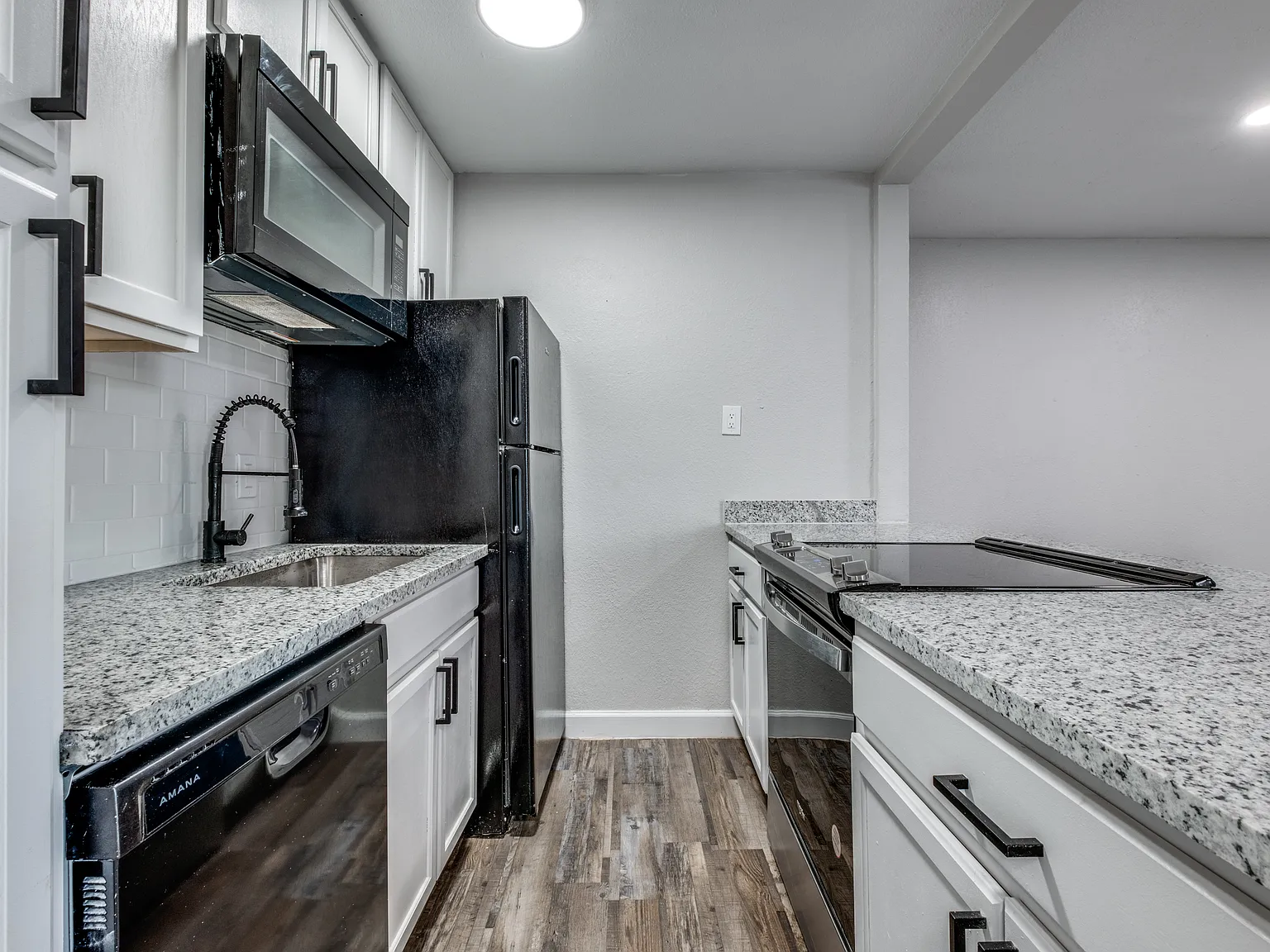 Villa La Paz Apartments — Photo 1