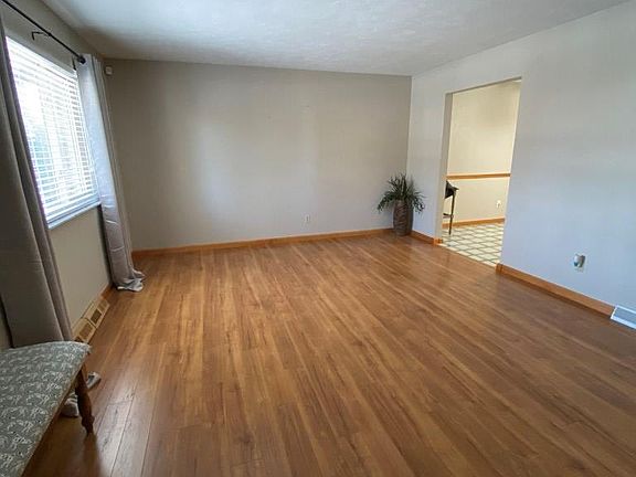 4th image of 104 Eastview Ln