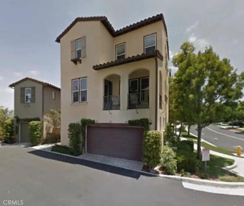 3 bed, 1808 sqft, $5,600 — Photo 1