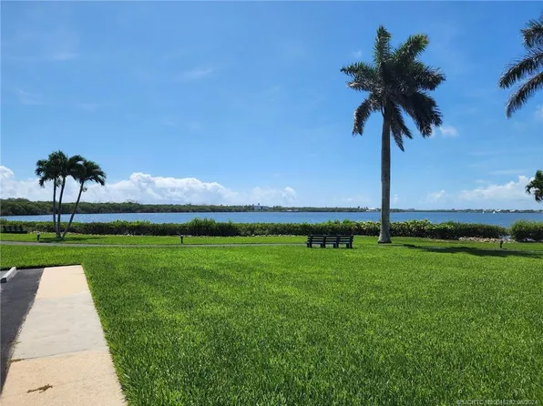 3462 NE Causeway Blvd APT 204, Jensen Beach, FL 34957