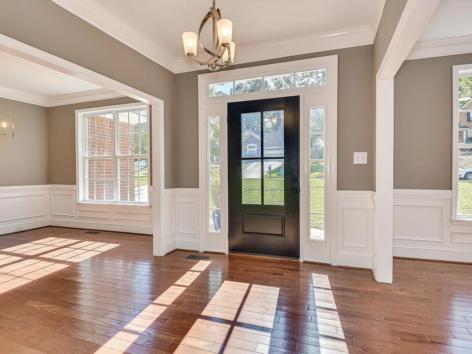6 bed, 3074 sqft, $3,395 — Photo 3