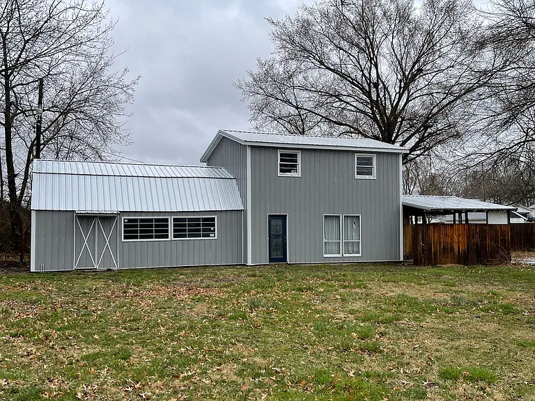 806 E Center St — Photo 3