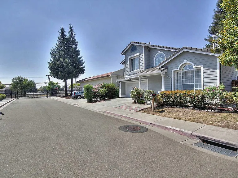 43120 Brighton Cmn — Photo 2