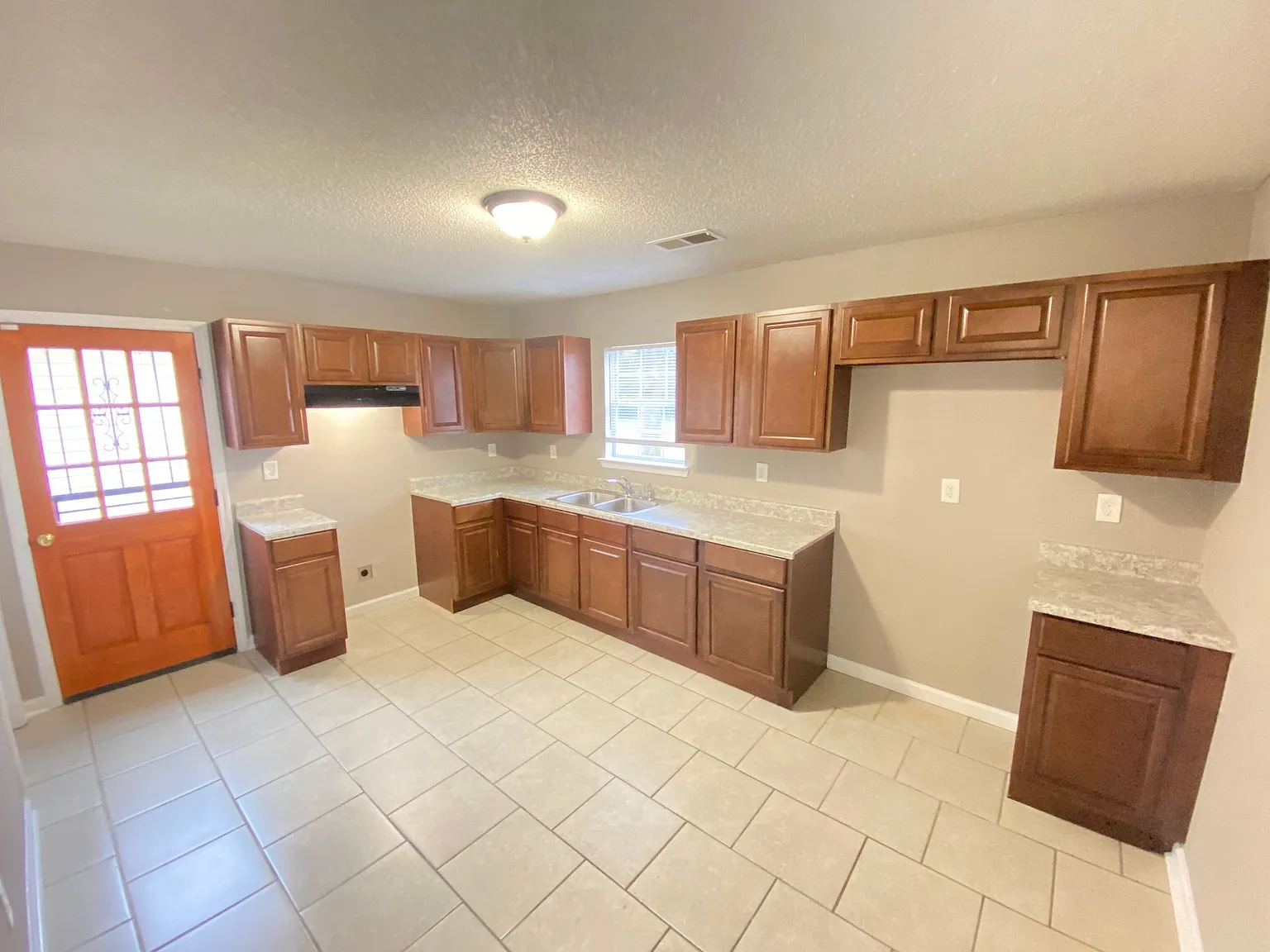 2161 Brown Ave — Photo 2