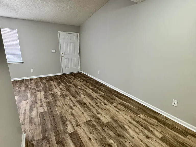 1399 Westpointe Dr #10 — Photo 9