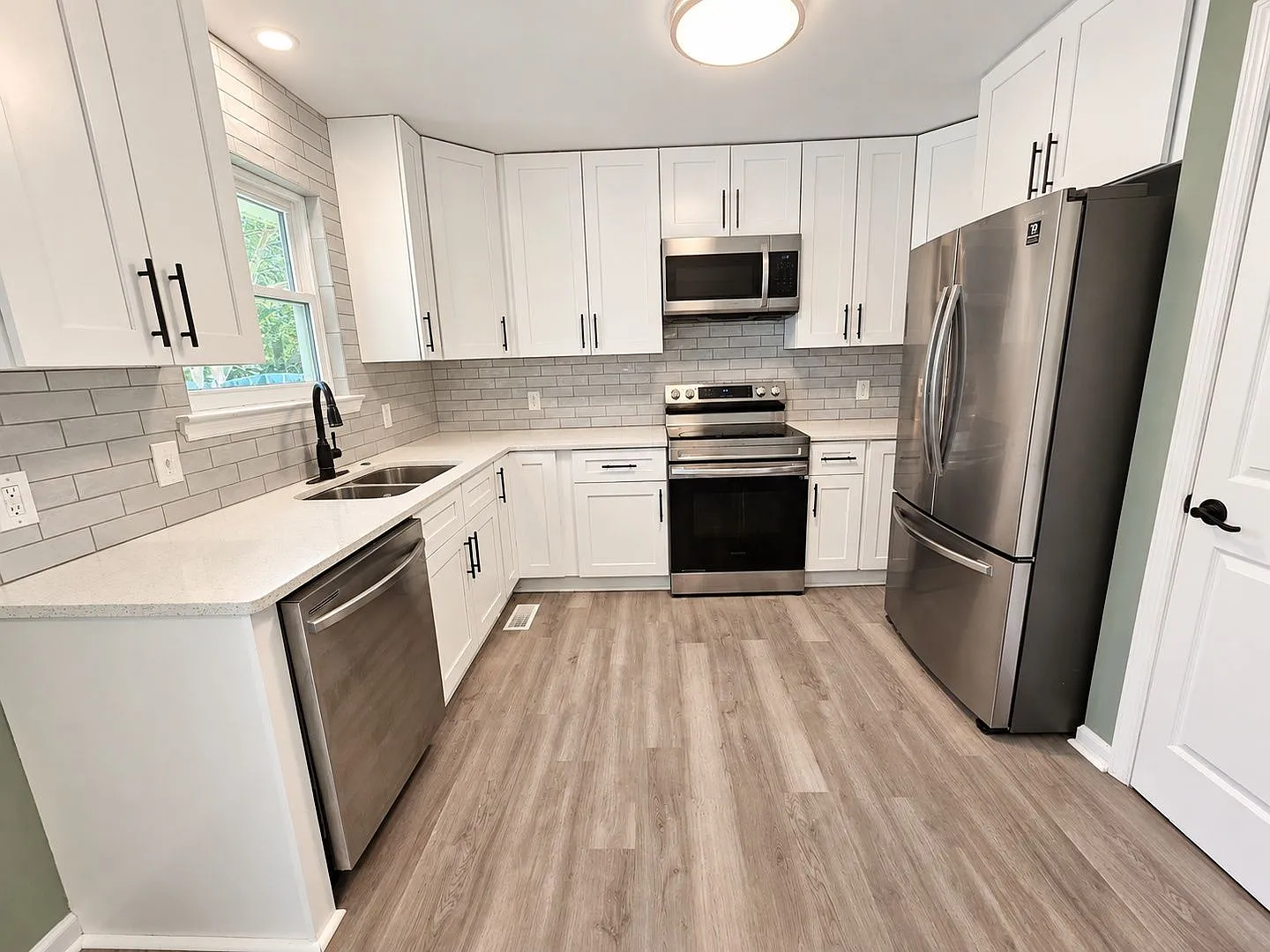 3 bed, 2.0 bath, 1332 sqft, $1,945 — Photo 1