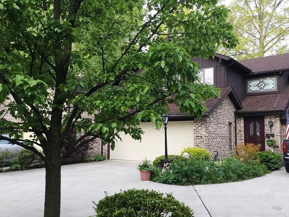 1st image of 20516 Hilliard Blvd