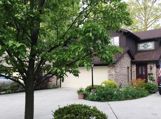 20516 Hilliard Blvd, Rocky River, OH 44116