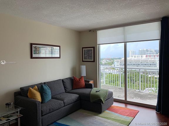 5th image of 275 NE 18th St APT 1109