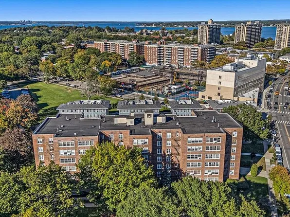 211-65 23rd Ave APT 3B, Bayside, NY 11360