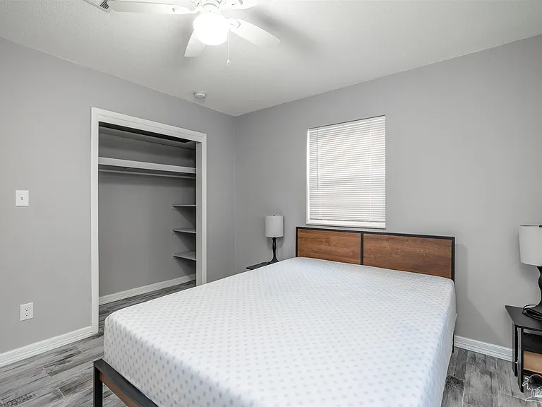 8100 Six Pence Dr — Photo 13