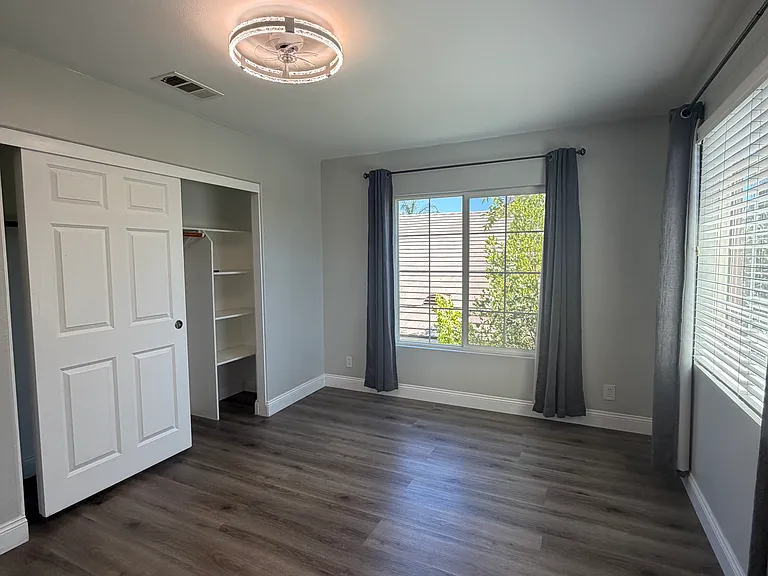 37121 Edgemont Dr — Photo 41