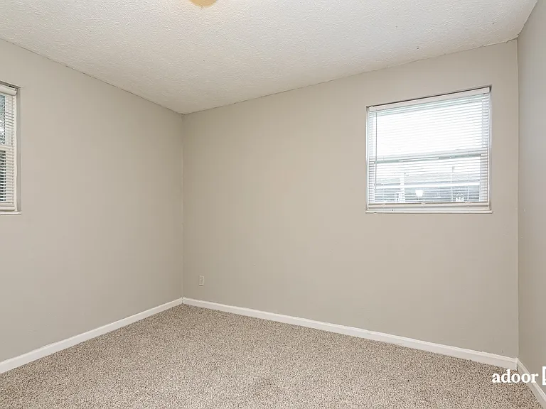 6768 Miss Muffet Ln N — Photo 11