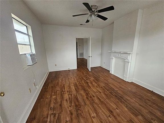 3rd image of 2150 Hope St