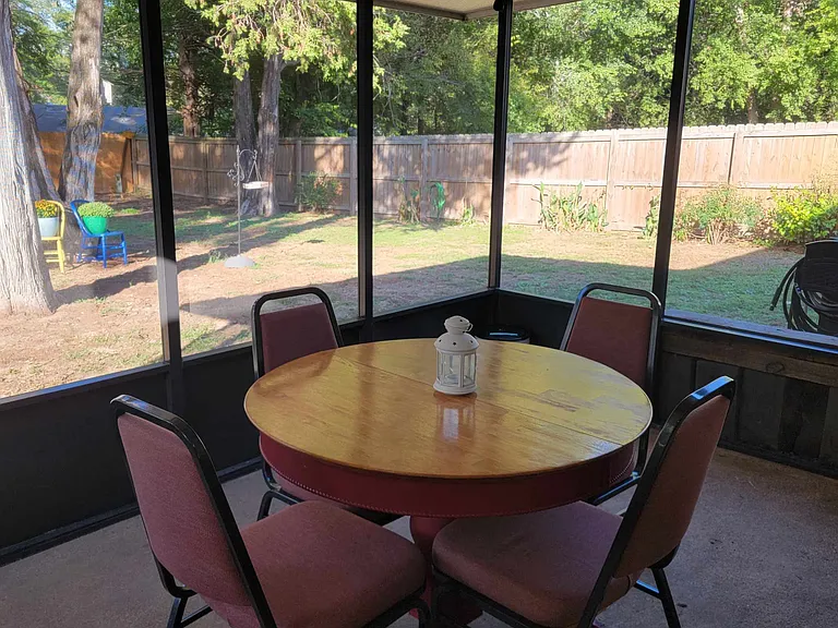 2312 Smuts Dr — Photo 34