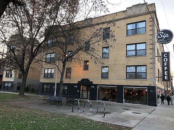3rd image of 2200 S Marshall Blvd APT 2N