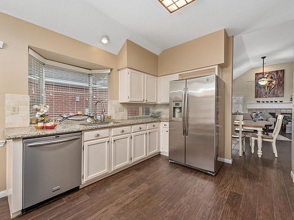 3rd image of 15954 Oak Mountain Dr