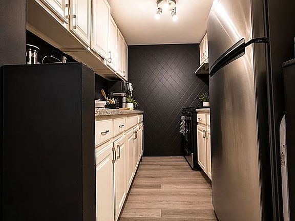 4th image of 1359 Intervale Ave