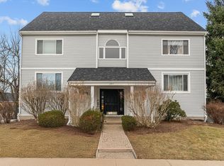 297 Temple St APT 301, West Roxbury, MA 02132