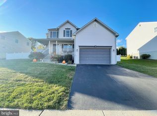 111 Crestview Dr, Sinking Spring, PA 19608