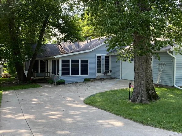 15324 Dodge Ave, Clear Lake, IA 50428